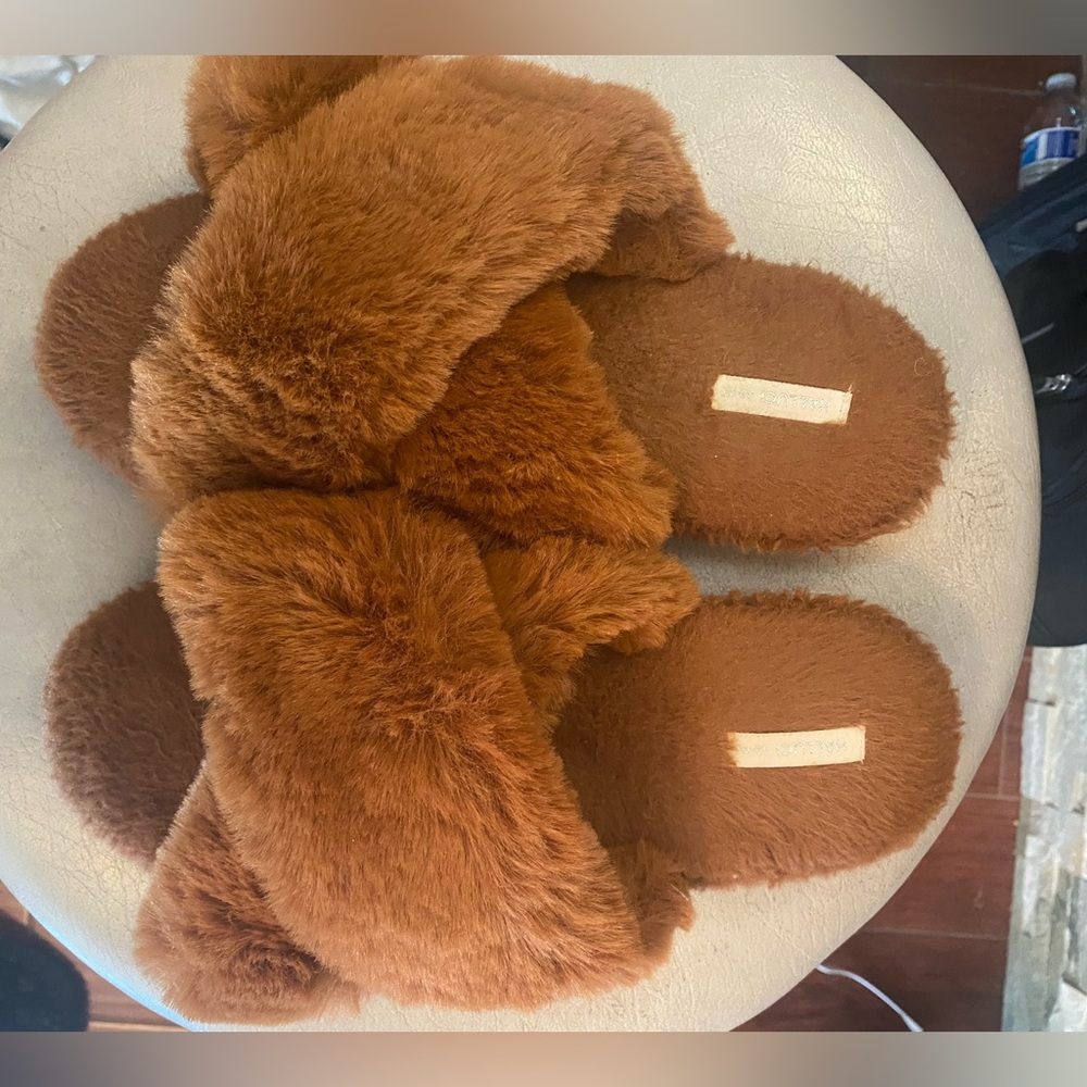 HALLUCI CROSS BAND FAUX FUR SLIPPERS EURO 42/43 US 9.5 BUTTERSCOTCH